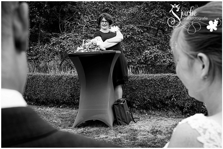 bruidsfotograaf Limburg trouwen bij kasteel Aldengoor in Haelen (32)