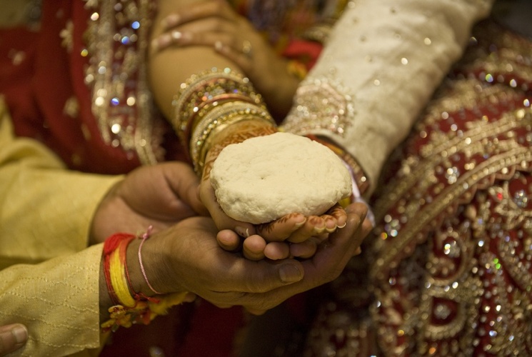Hindoestaanse trouwceremonie bruidsfotograaf culturele trouwfotografie Rotterdam